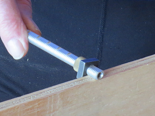 A view of the small/short end of the threaded rod