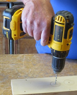 Battery-powered cordless drill