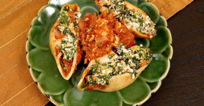 Dish of stuffed pasta shells, made using ingredients that are low calorie, low sodium, and low in saturated fats.