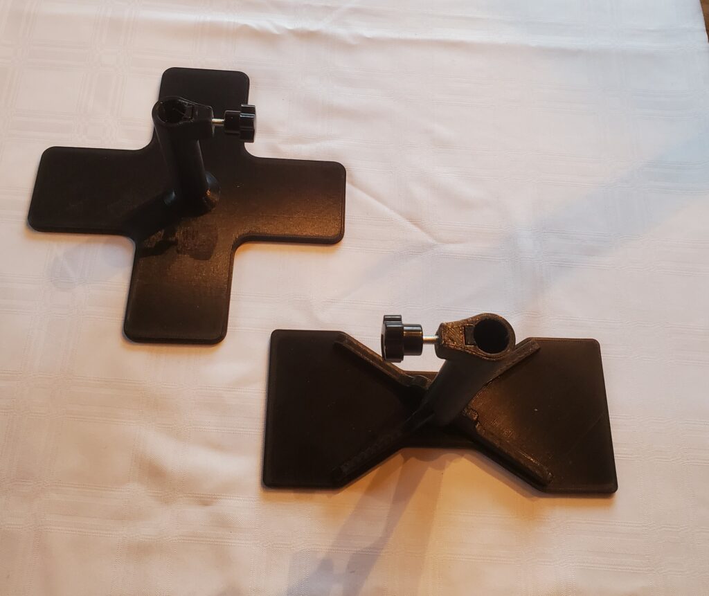 Bases for Tablet Stand. On the left the desktop model with 4 legs, and on the right, the portable model with 2 wide legs 
