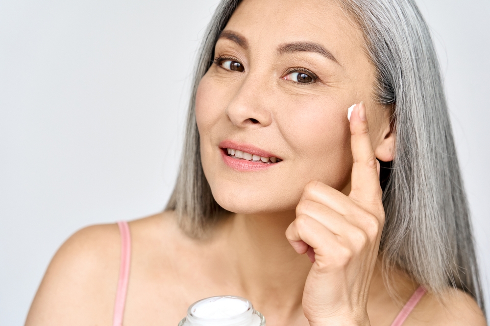 Person applying facial moisturizer