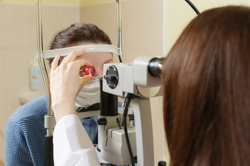 doctor checks the patient through the magnifying glass